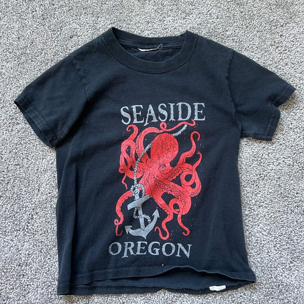 VINTAGE BLACK AND RED OREGAN COAST/SEASIDE CROP TOP (size xs)